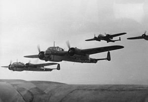 Bundesarchiv Bild 101I-342-0603-25, Belgien-Frankreich, Flugzeuge Dornier Do 17.jpg
